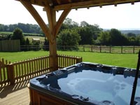 luxury cottages hot tub