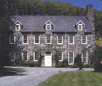 Large self-catering mansion for holidays and groups in north Wales