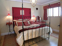 cottage kingsize bed