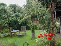 Rural cottage with an enclosed garden just 10 miles away from Edinburgh