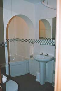 En-suite bathroom to the double bedroom