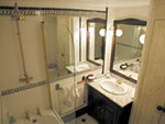 Spacious self-catering country cottage for large groups