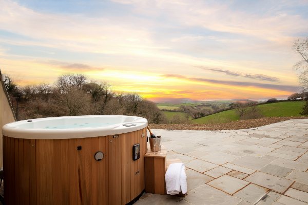 Gitcombe retreat hot tub with country views