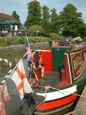 Visit Northamptonshire for canal path walks and boating