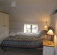 cotswold cottage en-suite bedroom kingsize bed