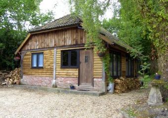 Endymion Dogs-welcome Cottage, Linwood, South Coast   - Linwood,  