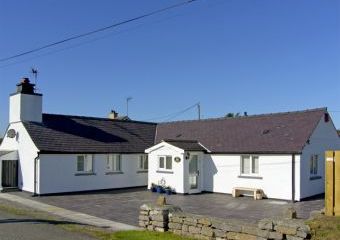 Maes Gwyddau Dogs-welcome Cottage, Llanfwrog , North Wales   - Llanfwrog ,  