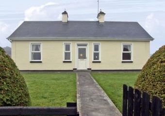 Cloghogue Family Cottage, County Sligo, West Ireland  - Castlebaldwin,  
