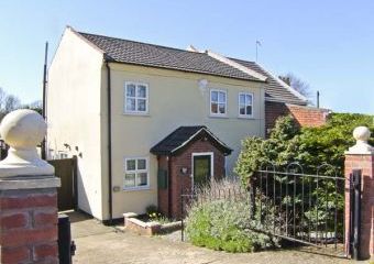 Station Villa Dogs-welcome Cottage, Hemsby, East Anglia   - Hemsby,  