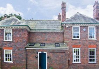 The Servants' Quarters Dogs-welcome Cottage, Chirk, North Wales   - Chirk,  