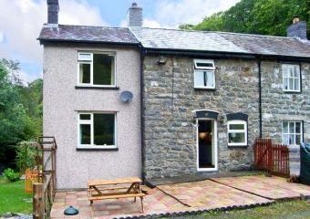 2 Llawrcoed Isaf Dogs-welcome Cottage, Llanbrynmair, Mid Wales   - Llanbrynmair,  