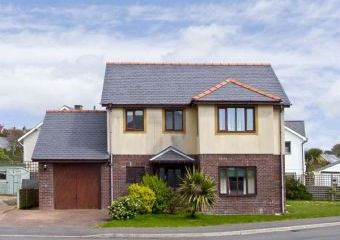 Min Y Traeth Dogs-welcome Cottage, Criccieth, North Wales   - Criccieth Castle,  