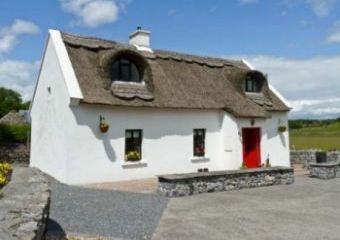 Ballyglass Thatched Cottage Dogs-welcome Cottage, Roscommon, County Roscommon, West Ireland   - Roscommon,  