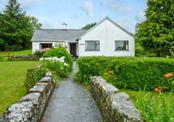 Bun An Cnoic Dogs-welcome Cottage, Dunmore, County Galway, West Ireland  - Dunmore,  