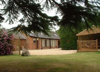 Follets Cottage  - Easton Royal,  