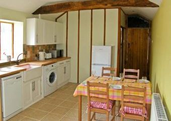 Sutton Barn Dogs-welcome Cottage, Hope Mansell, Heart Of England   - Hope Mansell,  
