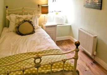 Quaker Dogs-welcome Cottage, South West England   - Sherborne,  