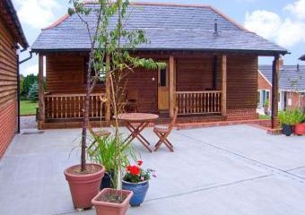 The Apple Store Dogs-welcome Cottage, Whitchurch, Hampshire, South Coast   - Whitchurch,  