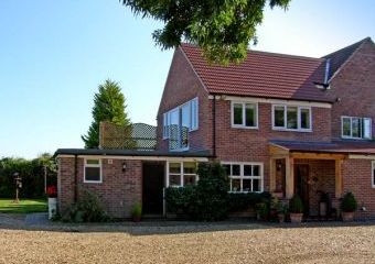 The Studio Dogs-welcome Cottage, Harrowby, East Anglia   - Harrowby,  