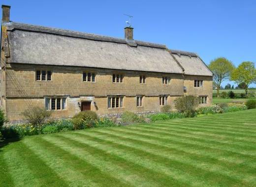 Higher Burrow Farmhouse, sleeps up to 17