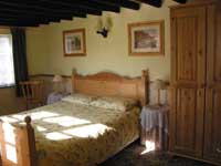 find pretty country cottages and houses in Wiltshire with charming features like exposed oak beams, inglenooks and tons of character.