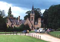 self-catering accommodation near Newstead Abbey in Nottinghamshire - with scenic lake, hordes of ducks, and pleasant walks