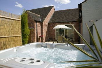 Luxurious private hot tub