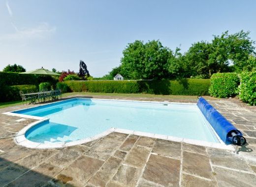 Cottage in Kent with swimming pool