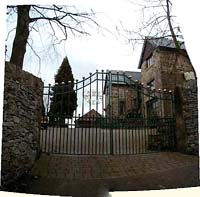 self catering Peak District - stay in this large country house in its own grounds for a special experience in the Peak District, Derbyshire