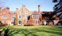 Country house for vacation rental sleeps 12 in south of England within easy driving distance of Gatwick airport