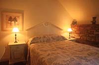 hand-painted beds in these delightful luxury cottages in Worcestershire