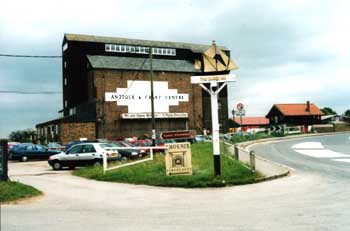 Battlesbridge antique and craft centre beside the river