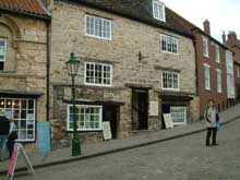 Holidays and visits to Lincoln, Lincolnshire - book a self-catering cottage or apartment for your stay