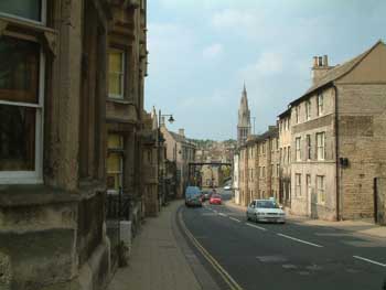 Main road through Stamford, Lincolnshire. A good place to visit on your self-catering holiday in Lincolnshire or Leicestershire.