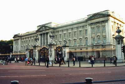 Buckingham_Palace_in_London
