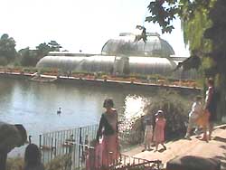 Kew Gardens is a popular visitor attraction in West London - find a self-catering apartment nearby