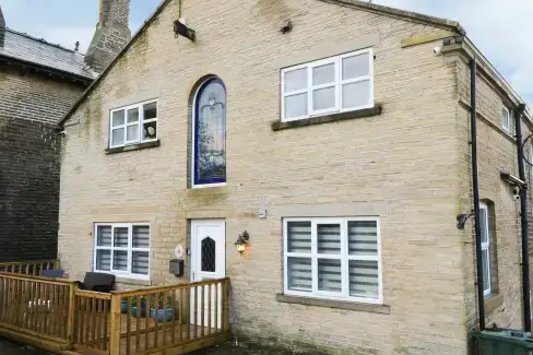 Coach House in Bronte Country  - Thornton, 