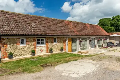 Oxen Dogs-welcome Cottage, Cotswolds  - Upper Seagry, 