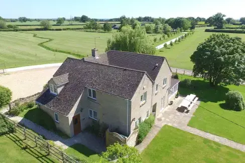 The Cotswold Manor Lodge, Exclusive Hot-Tub, Games Barn, 70 acres of Parkland  - Oxford, 