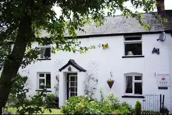 Ty Gwyn Cottage with all weather Hot tub., Wrexham,  Wales
