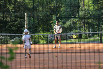 holiday cottage parks with tennis courts