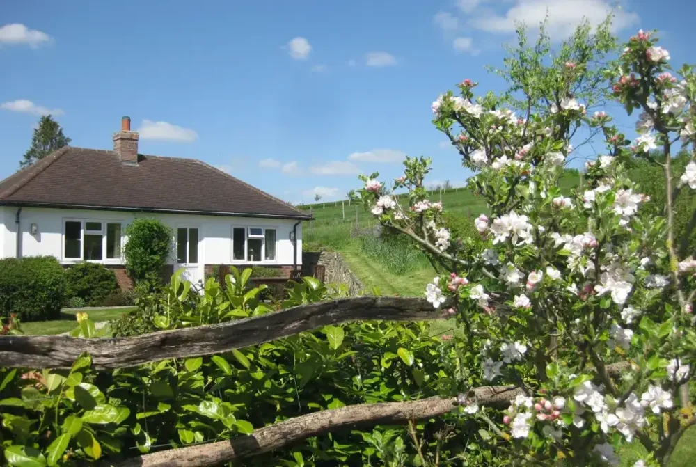 Self-catering holiday bungalow next to unspoilt countryside
