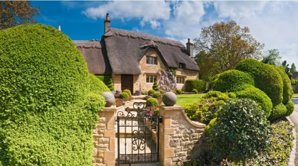 Cotswold thatched cottage
