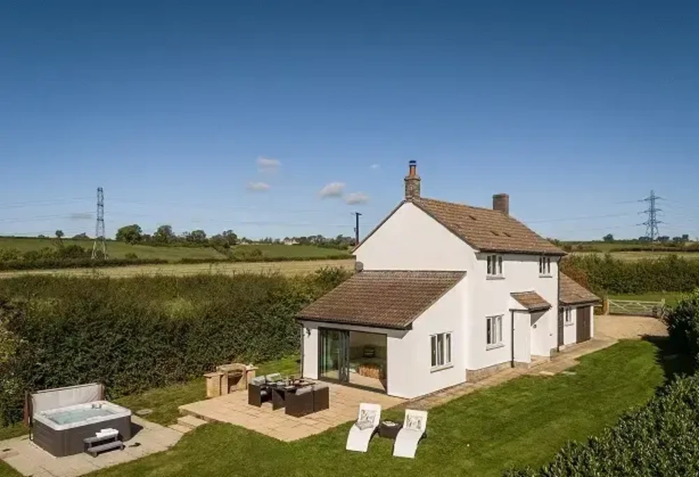 Luxury dog-friendly retreat next to fields