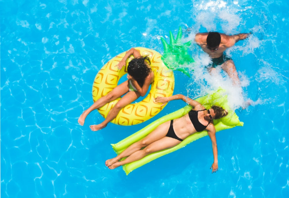 Large family-friendly house with pool