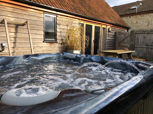 Rural Hot Tub Cottage available for Christmas