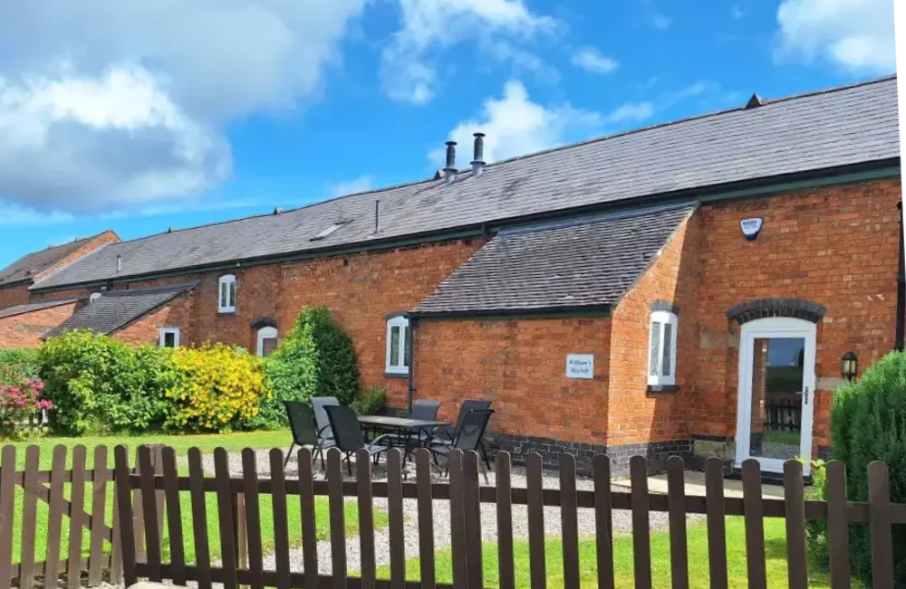 Medium sized 3 bedroom holiday home with swimming pool