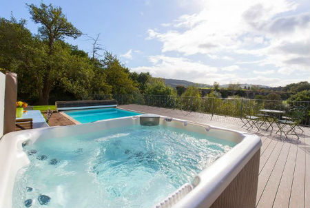 The Benches with hot tub and pool, Wales
