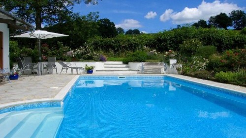 Romantic Retreat with swimming pool