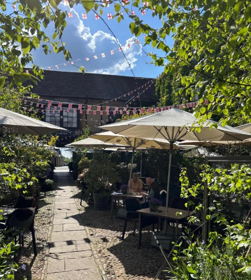 Cafe society in Stamford